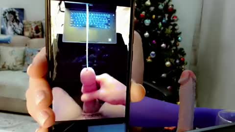 Snapshot of evelove33 chatting on January 31, 2025, 5:10 pm evelove online show from January 31, 2025, 5:10 pm