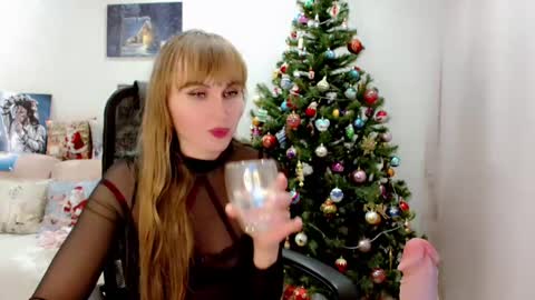 Snapshot of evelove33 chatting on February 1, 2025, 11:06 pm evelove online show from February 1, 2025, 11:06 pm