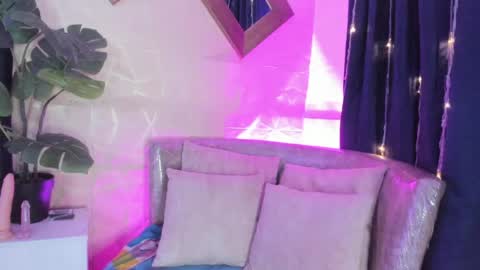 evelyn__rose1 online show from April 10, 2026, 5:23 am