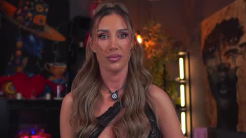 Evelyn online show from March 10, 2026, 7:30 pm