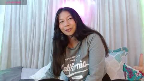Snapshot of evelyn_flores1 chatting on December 21, 2025, 3:46 am online show from December 21, 2025, 3:46 am