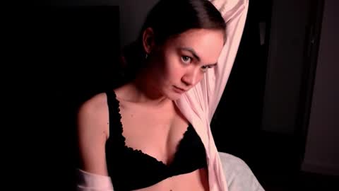 Snapshot of evelyn_gg chatting on November 23, 2025, 8:41 pm Evelyn online show from November 23, 2025, 8:41 pm