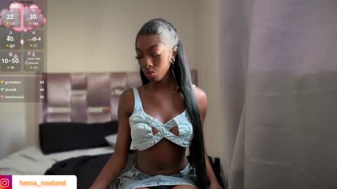 E V E L Y N  online show from January 24, 2025, 12:31 pm