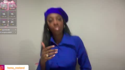 E V E L Y N  online show from February 6, 2025, 11:43 am