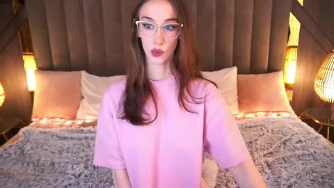 evelyn rush1 online show from February 24, 2025, 3:23 am