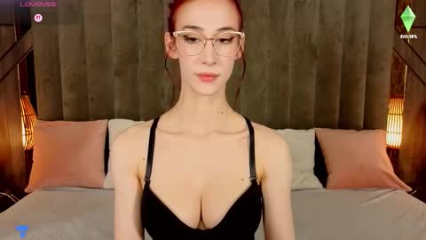 evelyn rush1 online show from October 27, 2025, 4:00 pm