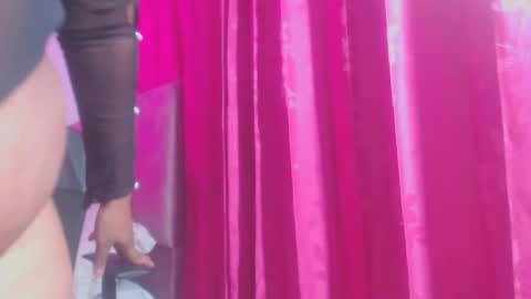 Evelyn Sandoval online show from December 18, 2025, 2:28 am