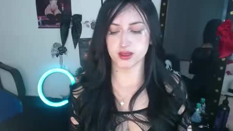 Snapshot of evelyn_sheeran chatting on March 18, 2026, 6:05 am Julieta online show from March 18, 2026, 6:05 am