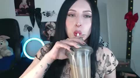Snapshot of evelyn_sheeran chatting on April 9, 2026, 5:18 am Julieta online show from April 9, 2026, 5:18 am