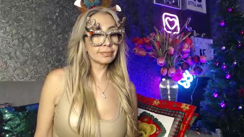 Snapshot of evelynagrey chatting on December 23, 2024, 11:36 am EvelynaGrey online show from December 23, 2024, 11:36 am