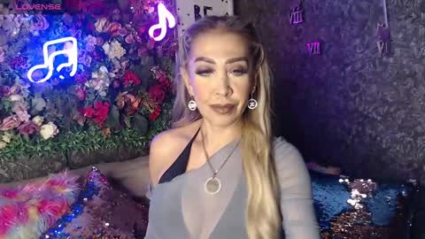 Snapshot of evelynagrey chatting on February 1, 2025, 3:30 am EvelynaGrey online show from February 1, 2025, 3:30 am