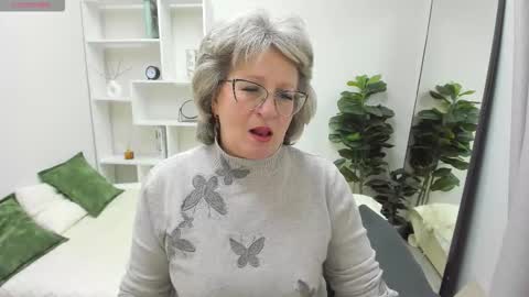 Evelyn online show from February 23, 2026, 5:05 am