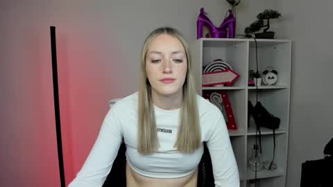 evelynblond online show from March 19, 2026, 6:50 am