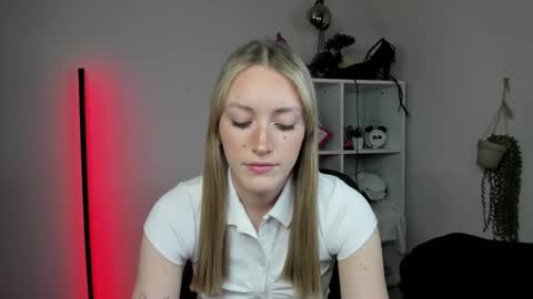 evelynblond online show from March 31, 2026, 12:38 pm