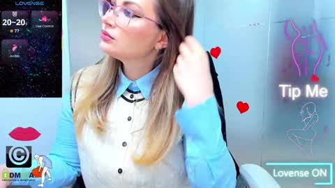 evelyne_rose online show from April 17, 2026, 5:10 am