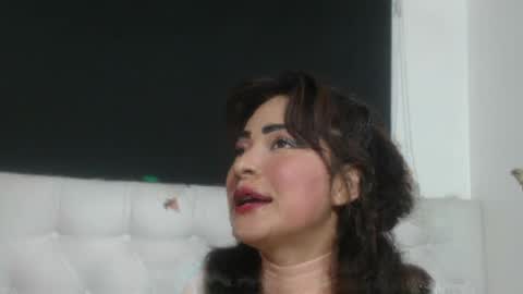 Evelyne online show from April 7, 2026, 4:35 am