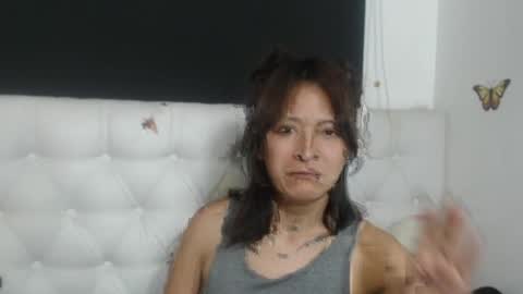 Evelyne online show from April 9, 2026, 2:22 am