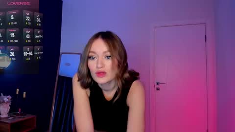 Snapshot of evelynpoole chatting on October 14, 2025, 1:28 am Evelyn online show from October 14, 2025, 1:28 am