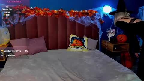 Snapshot of evelynpoole chatting on October 23, 2025, 1:49 am Evelyn online show from October 23, 2025, 1:49 am