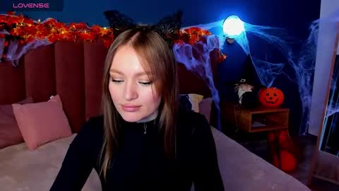 Snapshot of evelynpoole chatting on October 24, 2025, 1:35 am Evelyn online show from October 24, 2025, 1:35 am