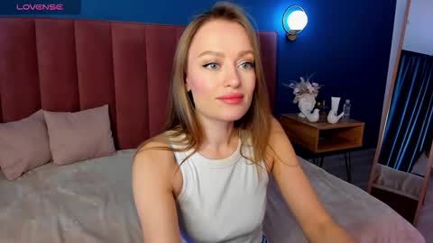 Snapshot of evelynpoole chatting on November 15, 2025, 1:47 am Evelyn online show from November 15, 2025, 1:47 am