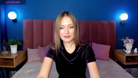 Snapshot of evelynpoole chatting on November 21, 2025, 1:37 am Evelyn online show from November 21, 2025, 1:37 am