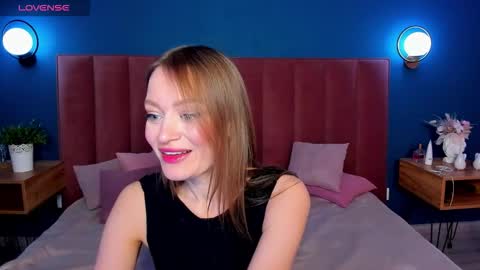 Snapshot of evelynpoole chatting on December 1, 2025, 1:32 am Evelyn online show from December 1, 2025, 1:32 am