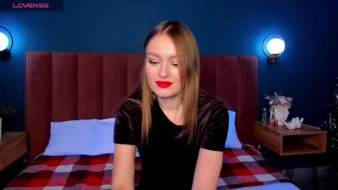 Snapshot of evelynpoole chatting on December 5, 2025, 1:36 am Evelyn online show from December 5, 2025, 1:36 am