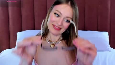 Evelyn online show from April 13, 2026, 1:44 am