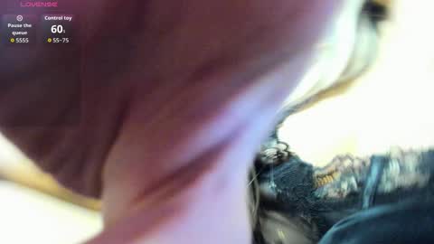 Snapshot of evelynvlove chatting on February 26, 2026, 10:42 pm Evelynvlove online show from February 26, 2026, 10:42 pm