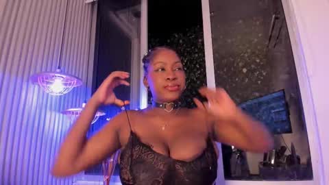 Snapshot of evelynzoe chatting on October 5, 2025, 4:33 am EvelynZoee online show from October 5, 2025, 4:33 am