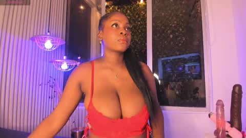 Snapshot of evelynzoe chatting on October 10, 2025, 3:27 am EvelynZoee online show from October 10, 2025, 3:27 am
