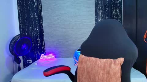 evelin 3 online show from February 11, 2026, 8:47 pm