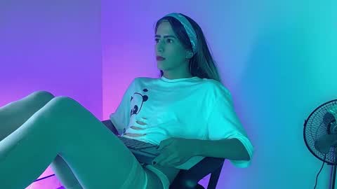 Snapshot of everly_monroe chatting on October 17, 2025, 5:48 pm everly_monroe online show from October 17, 2025, 5:48 pm