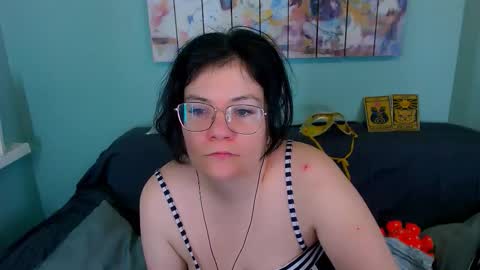 Everly online show from March 22, 2026, 5:49 pm