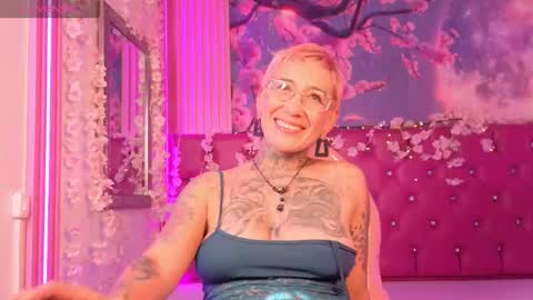 Snapshot of everlyn_sexx chatting on February 25, 2026, 8:18 pm everlyn_sexx online show from February 25, 2026, 8:18 pm