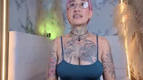 Snapshot of everlyn_sexx chatting on March 5, 2026, 7:10 pm everlyn_sexx online show from March 5, 2026, 7:10 pm