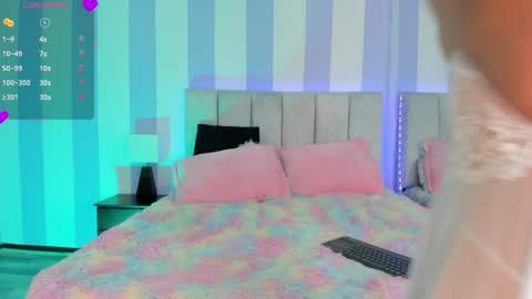 Snapshot of evie_clark_ chatting on December 14, 2024, 5:14 pm My name is Evie nice to meet you really get to know me better private is open online show from December 14, 2024, 5:14 pm