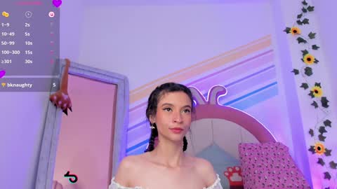 Snapshot of evie_clark_ chatting on December 23, 2024, 6:58 pm My name is Evie nice to meet you really get to know me better private is open online show from December 23, 2024, 6:58 pm
