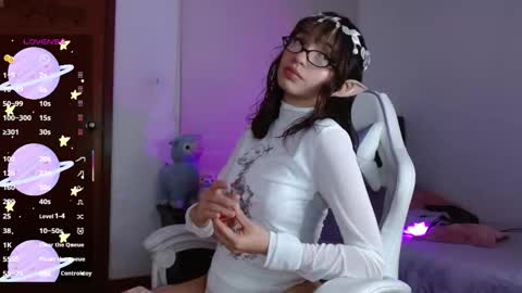 Snapshot of evie_cloud chatting on November 9, 2025, 4:33 am Evie Cloud online show from November 9, 2025, 4:33 am