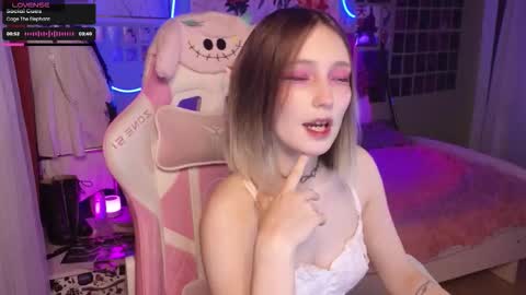 Snapshot of evie_rosen chatting on October 17, 2025, 8:55 pm Evie online show from October 17, 2025, 8:55 pm