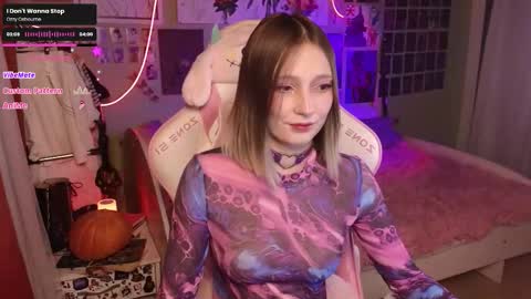 Snapshot of evie_rosen chatting on October 24, 2025, 8:27 pm Evie online show from October 24, 2025, 8:27 pm