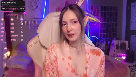 Snapshot of evie_rosen chatting on November 12, 2025, 9:25 pm Evie online show from November 12, 2025, 9:25 pm