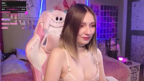 Snapshot of evie_rosen chatting on November 28, 2025, 3:09 am Evie online show from November 28, 2025, 3:09 am