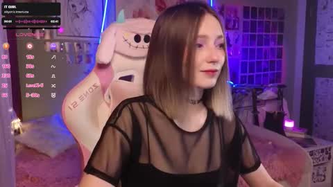 Snapshot of evie_rosen chatting on December 1, 2025, 10:04 pm Evie online show from December 1, 2025, 10:04 pm