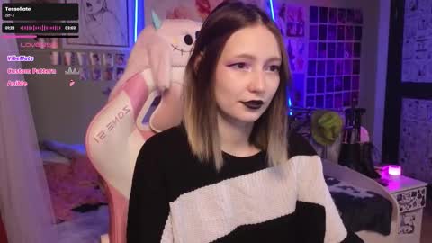 Snapshot of evie_rosen chatting on January 6, 2026, 1:04 pm Evie online show from January 6, 2026, 1:04 pm