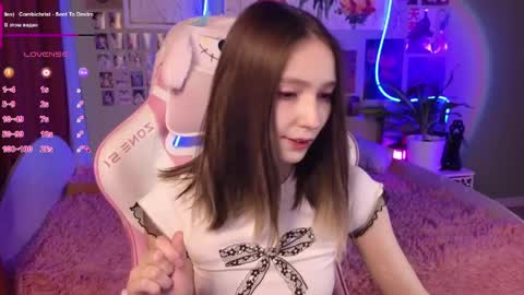 Snapshot of evie_rosen chatting on May 11, 2026, 4:04 pm Evie online show from May 11, 2026, 4:04 pm