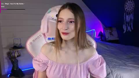 Snapshot of evie_rosen chatting on June 29, 2026, 9:37 pm Evie online show from June 29, 2026, 9:37 pm