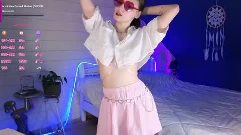 Snapshot of evie_rosen chatting on July 6, 2026, 7:05 pm Evie online show from July 6, 2026, 7:05 pm