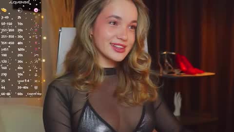 Snapshot of eviegreens chatting on October 13, 2025, 9:26 pm Evie online show from October 13, 2025, 9:26 pm